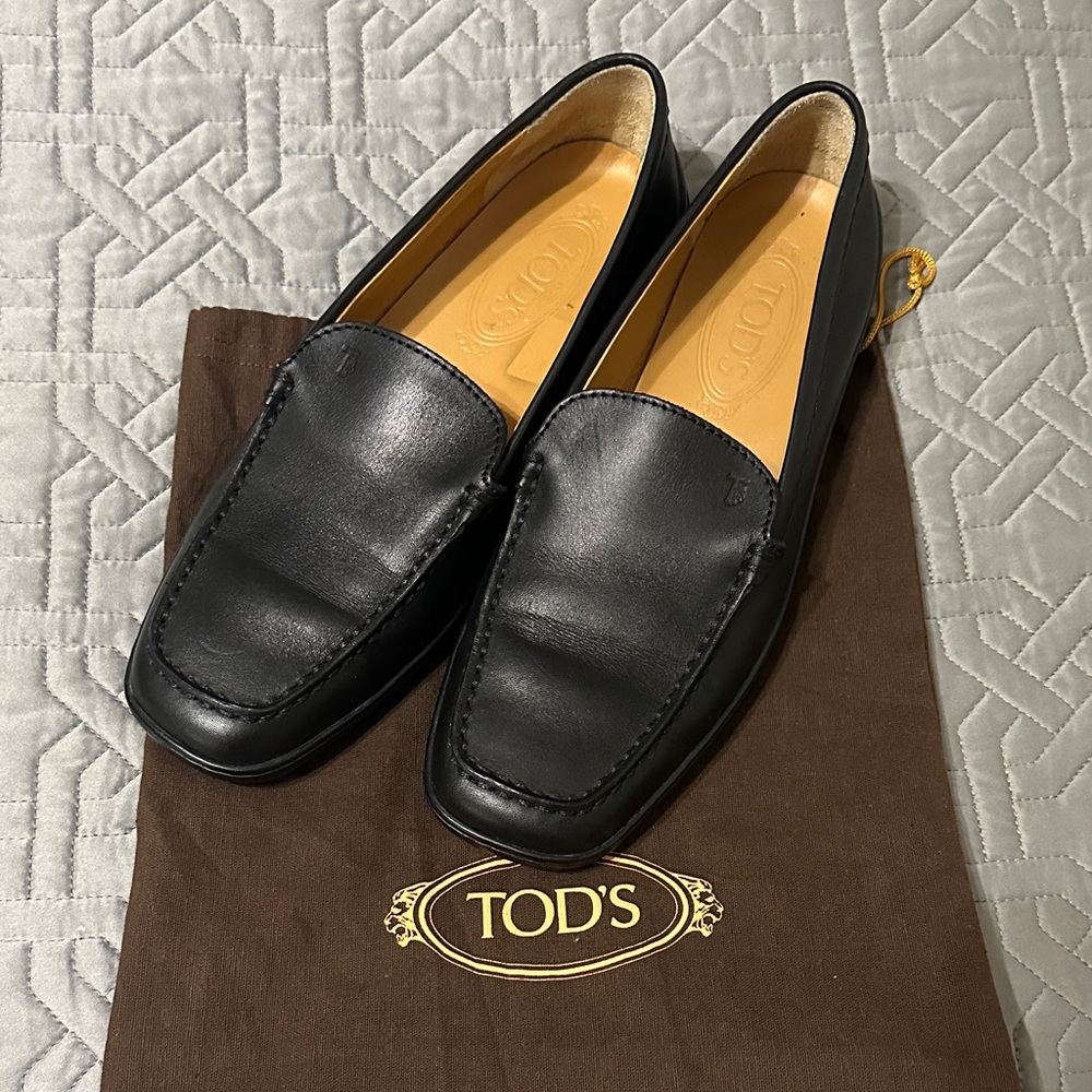 Tod's Elegant Black Leather Slip-Ons